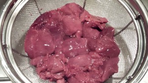 Rinse and clean the chicken livers and trim if necessary (Photo Credit: Adroit Ideals)